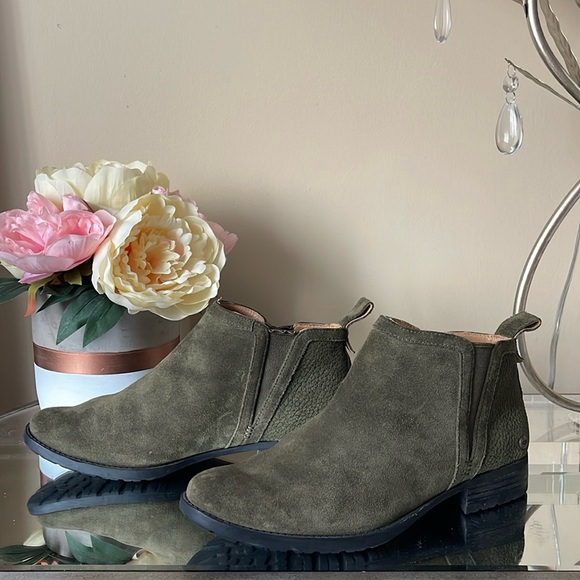 UGG Mcclaire ankle boots soft suede green booties - Picture 11 of 11